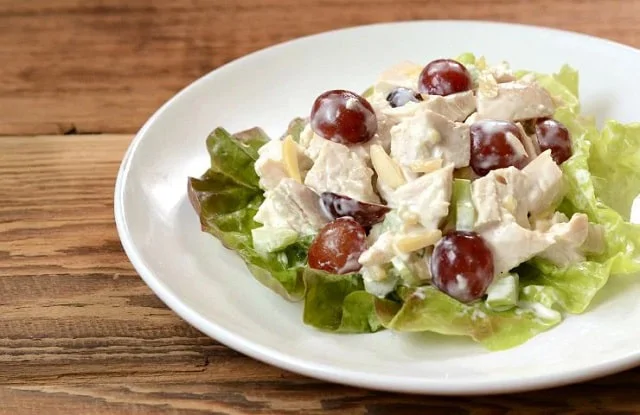 طرز تهیه سالاد مرغ با انگور